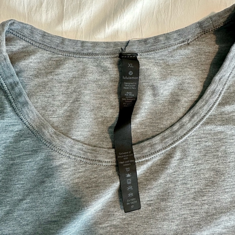 Lululemon size XL Striped and Solid T-Shirts Bundle of 4 - Picture 14 of 15